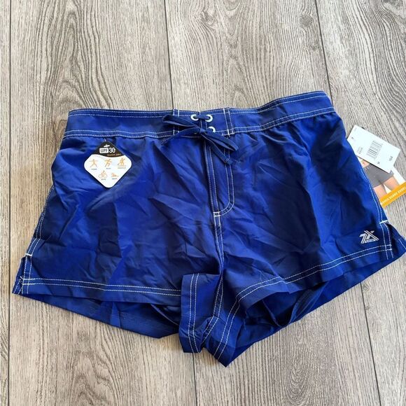 Zeroxposure woman’s woven board shorts - Picture 1 of 7